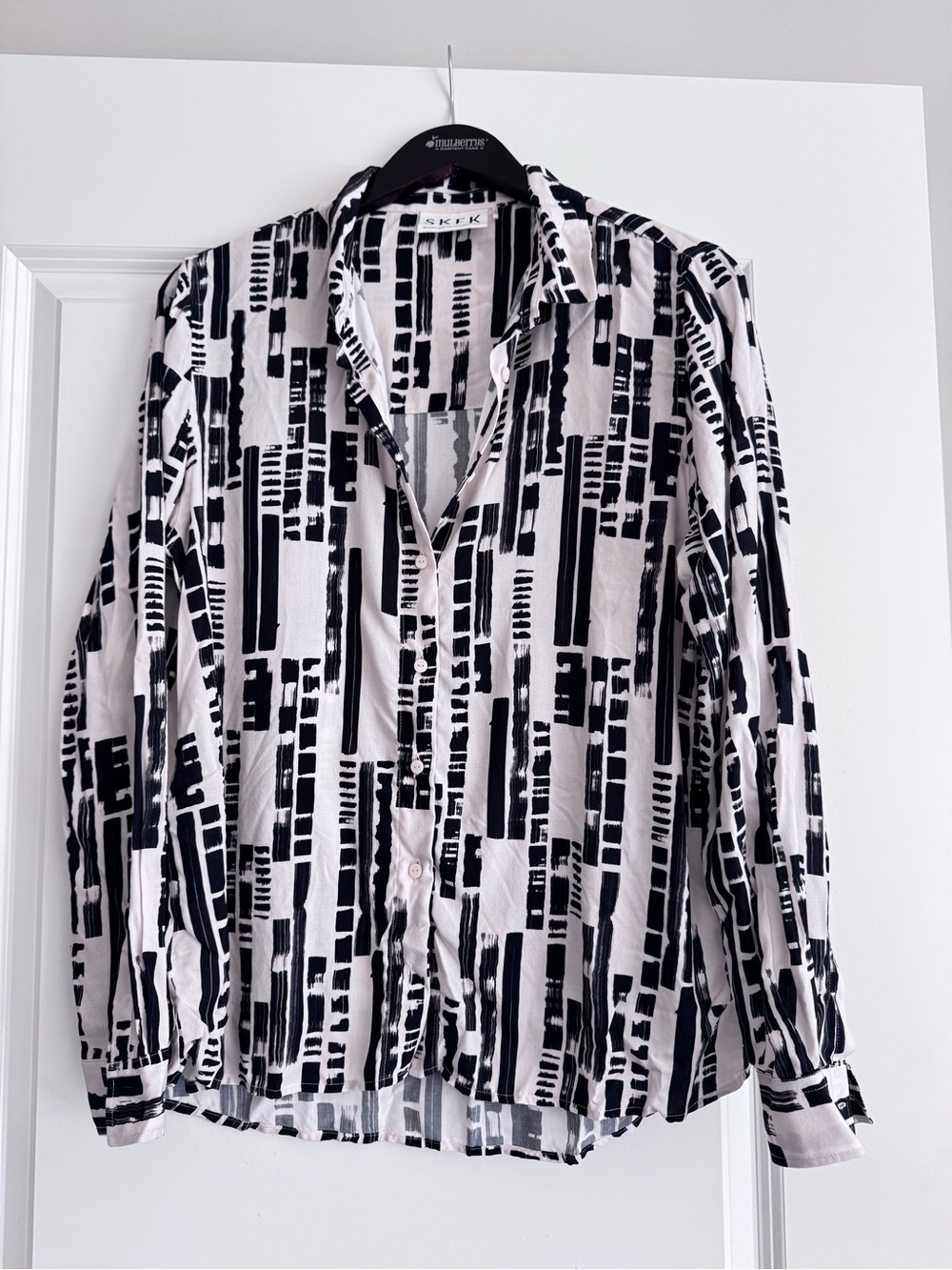 Ekín Black & White Geometric Button-Down Shirt